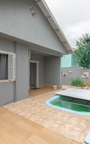Casa à venda com 242m², 4 quartos e 3 vagas