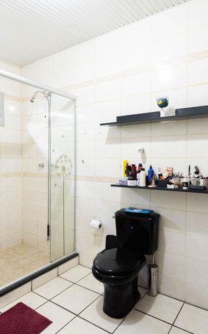 Casa à venda com 242m², 4 quartos e 3 vagas