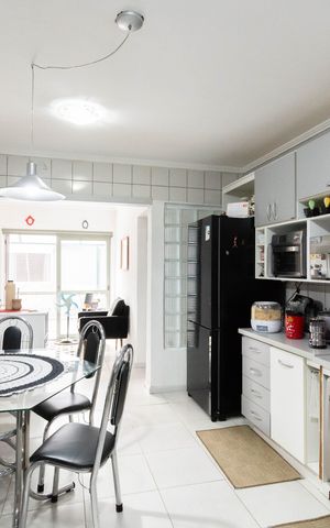Casa à venda com 242m², 4 quartos e 3 vagas