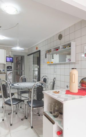 Casa à venda com 242m², 4 quartos e 3 vagas