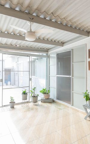 Casa à venda com 242m², 4 quartos e 3 vagas