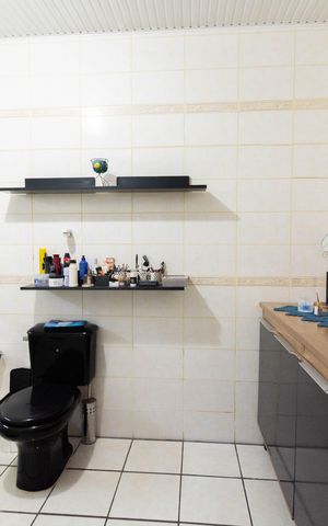 Casa à venda com 242m², 4 quartos e 3 vagas
