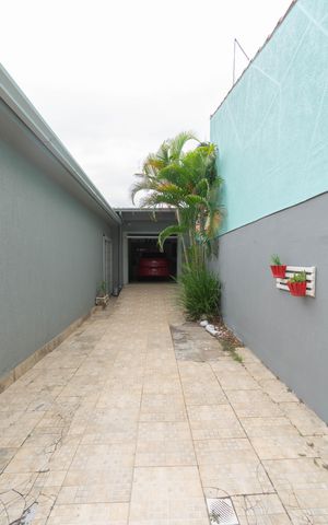 Casa à venda com 242m², 4 quartos e 3 vagas