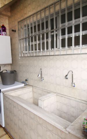 Casa à venda com 240m², 4 quartos e 3 vagasÁrea de Serviço