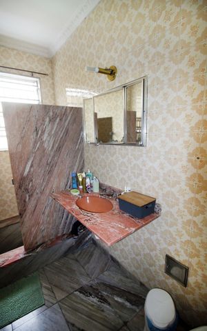 Casa à venda com 240m², 4 quartos e 3 vagasBanheiro da Suíte 1