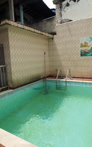 Casa à venda com 240m², 4 quartos e 3 vagasPiscina