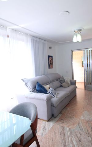 Casa à venda com 240m², 4 quartos e 3 vagasSala
