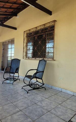 Casa à venda com 280m², 5 quartos e 3 vagas Casa à venda com 280m², 5 quartos e 3 vagasÁrea externa