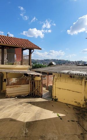 Casa à venda com 280m², 5 quartos e 3 vagas Casa à venda com 280m², 5 quartos e 3 vagasÁrea externa