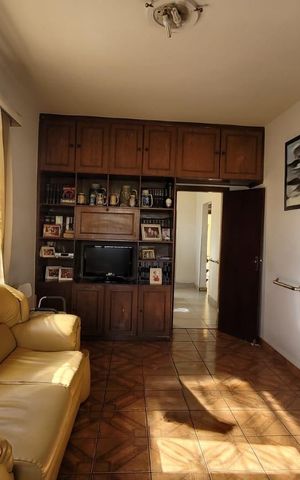Casa à venda com 280m², 5 quartos e 3 vagas Casa à venda com 280m², 5 quartos e 3 vagasSala