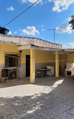 Casa à venda com 280m², 5 quartos e 3 vagas Casa à venda com 280m², 5 quartos e 3 vagasÁrea externa