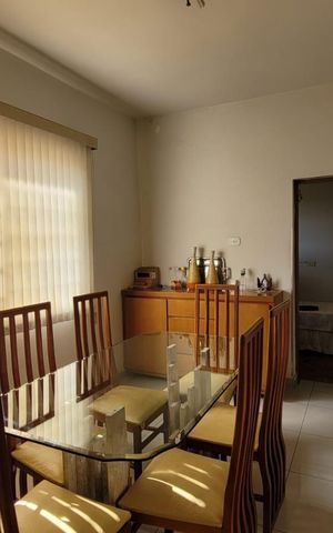 Casa à venda com 280m², 5 quartos e 3 vagas Casa à venda com 280m², 5 quartos e 3 vagasSala