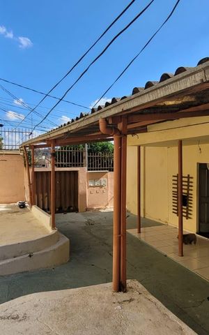 Casa à venda com 280m², 5 quartos e 3 vagas Casa à venda com 280m², 5 quartos e 3 vagasÁrea externa