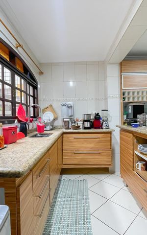 Casa à venda com 234m², 3 quartos e 2 vagas Casa à venda com 234m², 3 quartos e 2 vagasCozinha