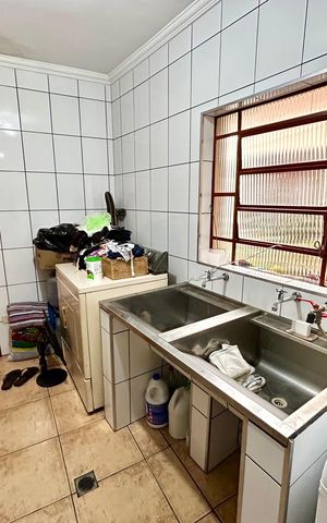 Casa à venda com 175m², 3 quartos e 2 vagas Casa à venda com 175m², 3 quartos e 2 vagasÁrea de Serviço