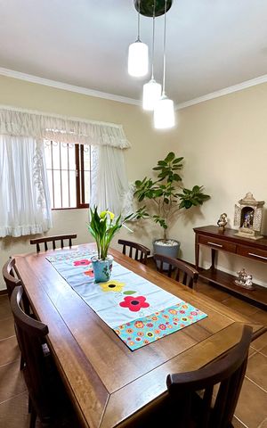 Casa à venda com 175m², 3 quartos e 2 vagas Casa à venda com 175m², 3 quartos e 2 vagasCopa