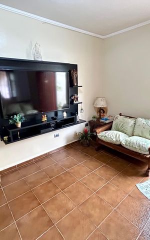 Casa à venda com 175m², 3 quartos e 2 vagas Casa à venda com 175m², 3 quartos e 2 vagasSala
