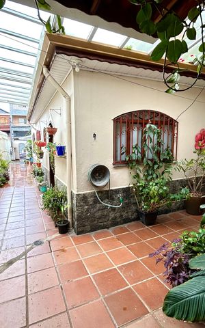 Casa à venda com 175m², 3 quartos e 2 vagas Casa à venda com 175m², 3 quartos e 2 vagasQuintal