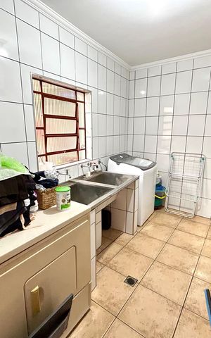 Casa à venda com 175m², 3 quartos e 2 vagas Casa à venda com 175m², 3 quartos e 2 vagasÁrea de Serviço