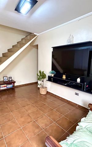 Casa à venda com 175m², 3 quartos e 2 vagas Casa à venda com 175m², 3 quartos e 2 vagasSala