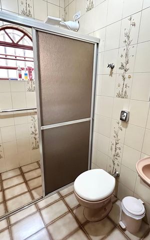 Casa à venda com 175m², 3 quartos e 2 vagas Casa à venda com 175m², 3 quartos e 2 vagasBanheiro