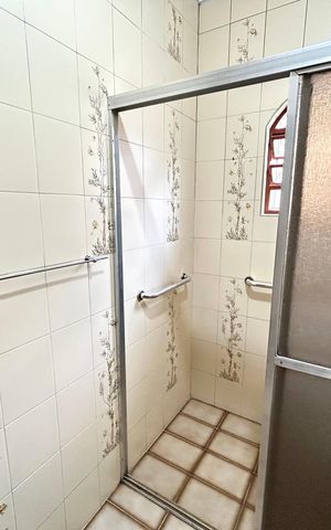 Casa à venda com 175m², 3 quartos e 2 vagas Casa à venda com 175m², 3 quartos e 2 vagasBanheiro