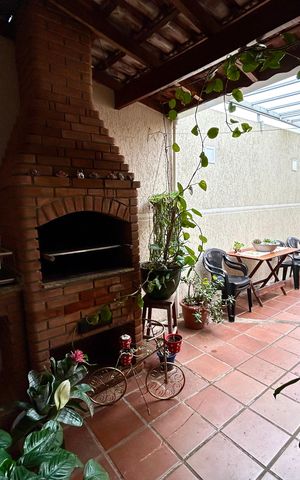 Casa à venda com 175m², 3 quartos e 2 vagas Casa à venda com 175m², 3 quartos e 2 vagasQuintal