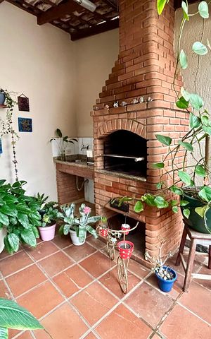 Casa à venda com 175m², 3 quartos e 2 vagas Casa à venda com 175m², 3 quartos e 2 vagasQuintal