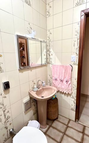 Casa à venda com 175m², 3 quartos e 2 vagas Casa à venda com 175m², 3 quartos e 2 vagasBanheiro