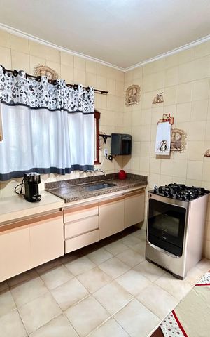 Casa à venda com 175m², 3 quartos e 2 vagas Casa à venda com 175m², 3 quartos e 2 vagasCozinha