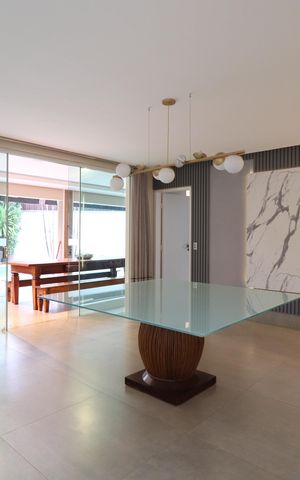 Casa de condomínio para alugar com 250m², 4 quartos e 4 vagasSala