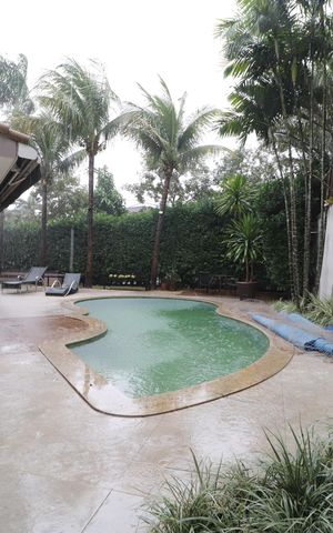 Casa de condomínio para alugar com 250m², 4 quartos e 4 vagasPiscina
