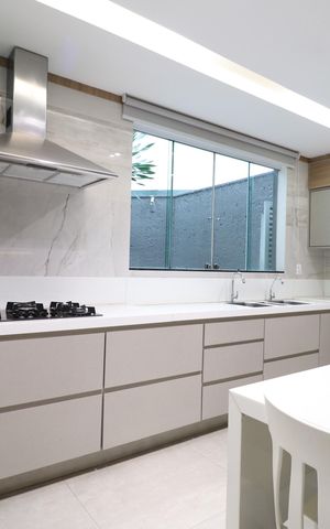 Casa de condomínio para alugar com 250m², 4 quartos e 4 vagasCozinha