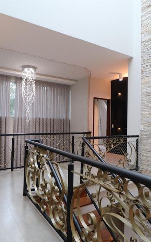 Casa de condomínio para alugar com 250m², 4 quartos e 4 vagasHall Quartos