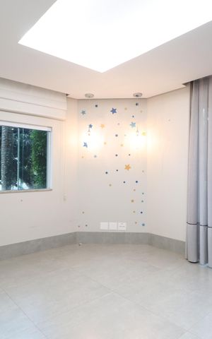 Casa de condomínio para alugar com 250m², 4 quartos e 4 vagasSala de TV