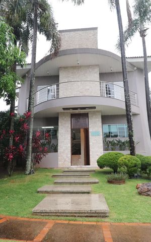 Casa de condomínio para alugar com 250m², 4 quartos e 4 vagasFachada