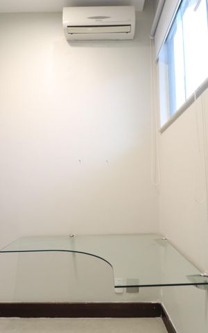 Casa de condomínio para alugar com 250m², 4 quartos e 4 vagasEscritório
