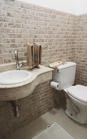 Casa à venda com 166m², 3 quartos e sem vaga Casa à venda com 166m², 3 quartos e sem vagaLavabo