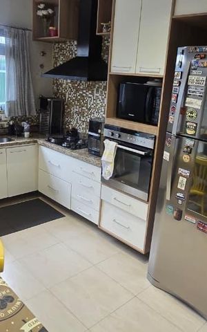 Casa à venda com 160m², 3 quartos e 3 vagas Casa à venda com 160m², 3 quartos e 3 vagasCozinha