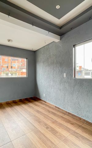 Casa à venda com 48m², 2 quartos e sem vaga Casa à venda com 48m², 2 quartos e sem vagaSala