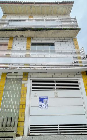 Casa à venda com 48m², 2 quartos e sem vaga Casa à venda com 48m², 2 quartos e sem vagaFachada