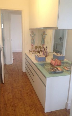 Apartamento à venda com 104m², 3 quartos e 2 vagas Apartamento à venda com 104m², 3 quartos e 2 vagasCloset