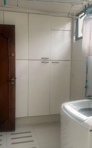 Casa de condomínio à venda com 234m², 3 quartos e 1 vaga Casa de condomínio à venda com 234m², 3 quartos e 1 vagaÁrea de serviço