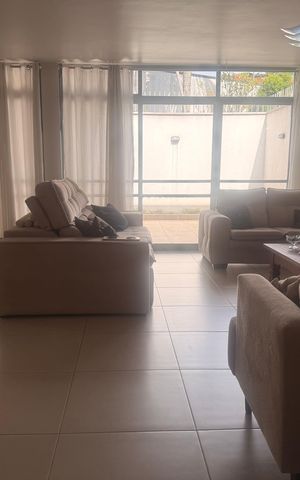Casa de condomínio à venda com 234m², 3 quartos e 1 vaga Casa de condomínio à venda com 234m², 3 quartos e 1 vagaSala
