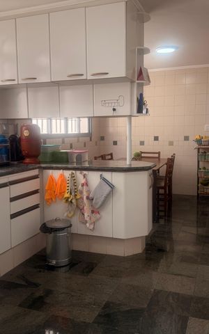 Casa de condomínio à venda com 234m², 3 quartos e 1 vaga