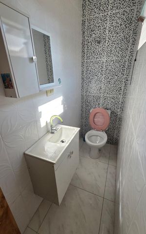 Apartamento à venda com 74m², 2 quartos e 1 vaga Apartamento à venda com 74m², 2 quartos e 1 vagaBanheiro