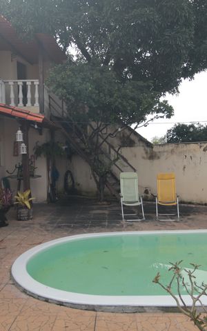 Casa à venda com 245m², 4 quartos e 8 vagasPiscina