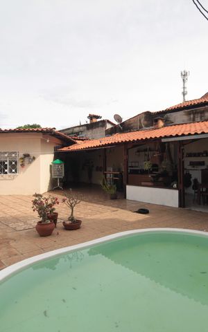 Casa à venda com 245m², 4 quartos e 8 vagasPiscina