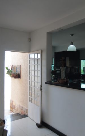 Casa à venda com 245m², 4 quartos e 8 vagasSala