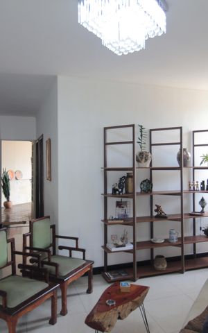 Casa à venda com 245m², 4 quartos e 8 vagasSala